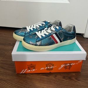 NIB Hoo Blue Ava Star & Stripe Metallic Star Lace Up Sneakers Size 6 US